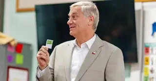 চিলির ৩৮তম প্রেসিডেন্ট হলেন আন্তোনিও কাস্ট